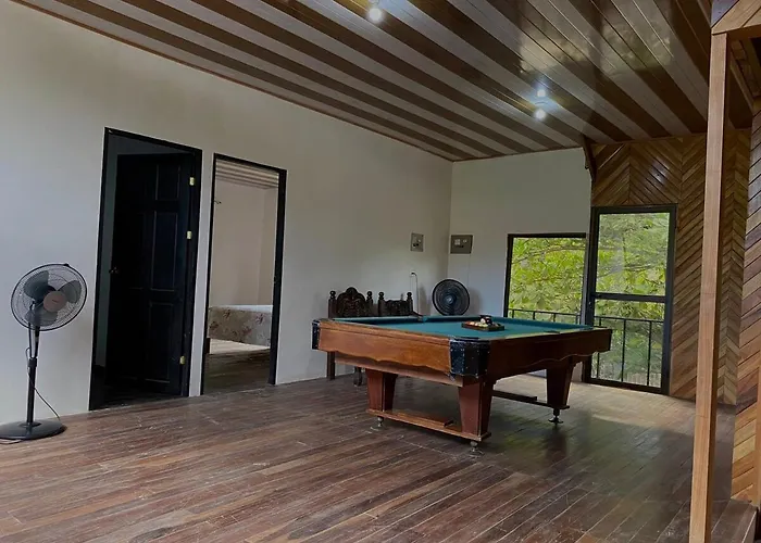 Almendro House Playa Panamá